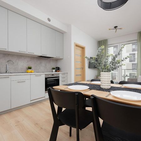 Stylish Apartments With Parking By Noclegi Renters Varšava Exteriér fotografie
